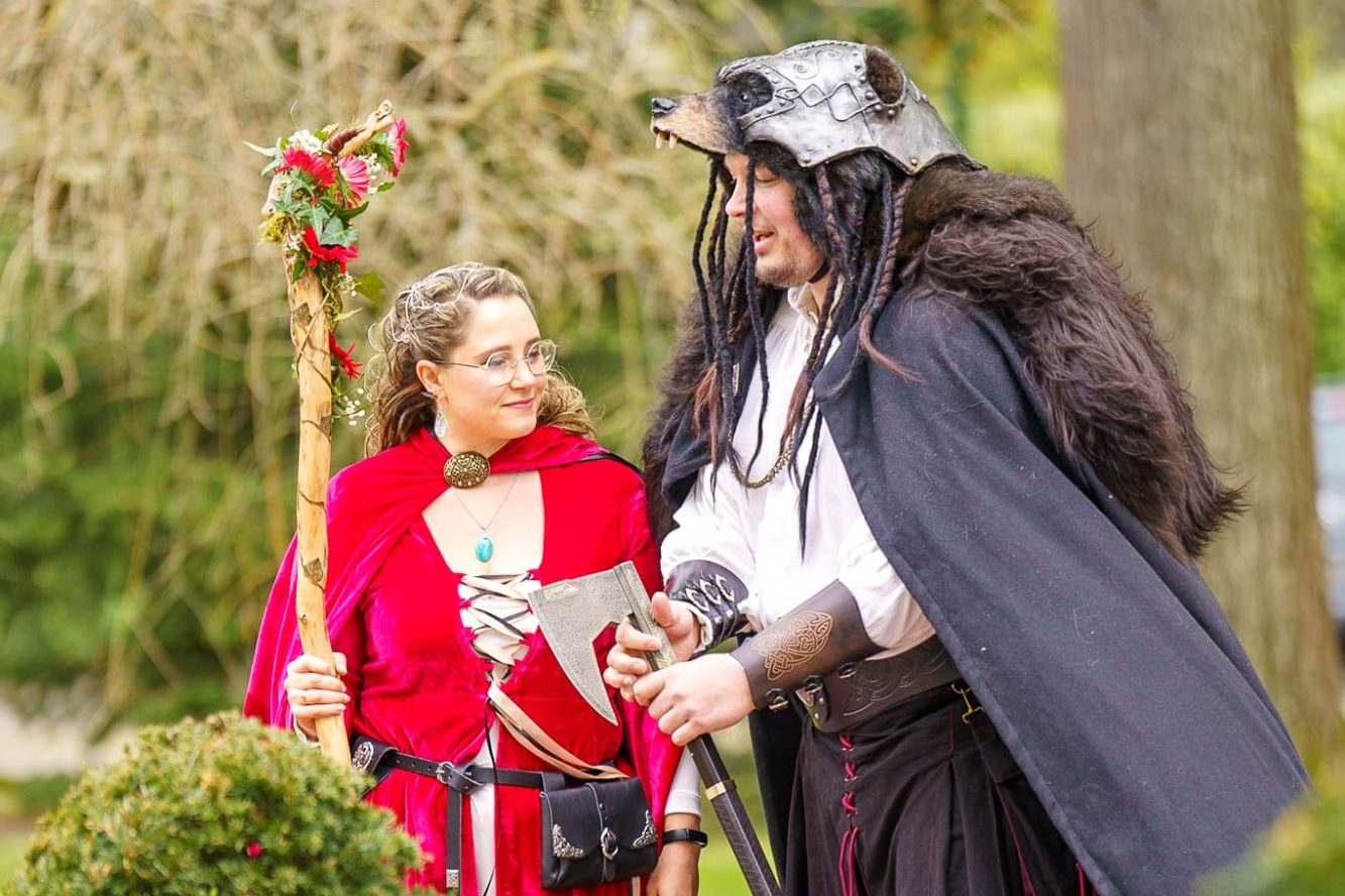 mains dans les cheveux